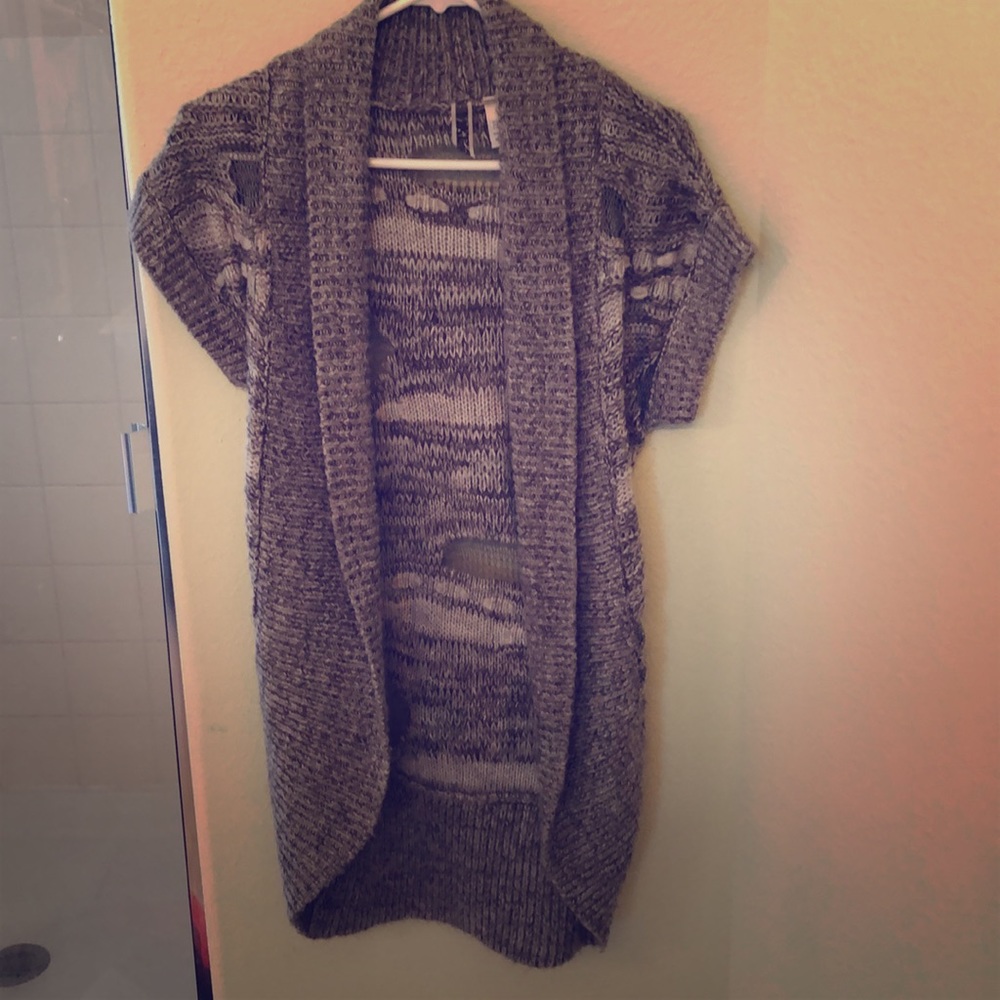 Super stylish grey tie-back cardigan.